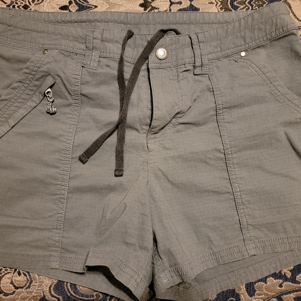 Title Nine Women's Charcoal Cargo Short